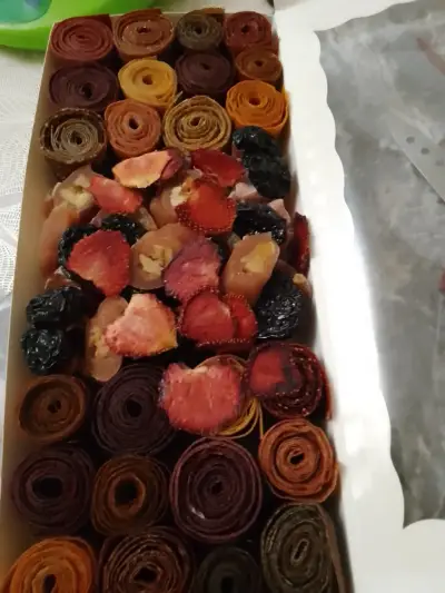 Tklapi (fruit leather) and dried fruits